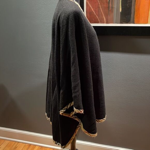 Black soft knit plaid edged cape. 100% acrylic. One size. - Picture 3 of 5